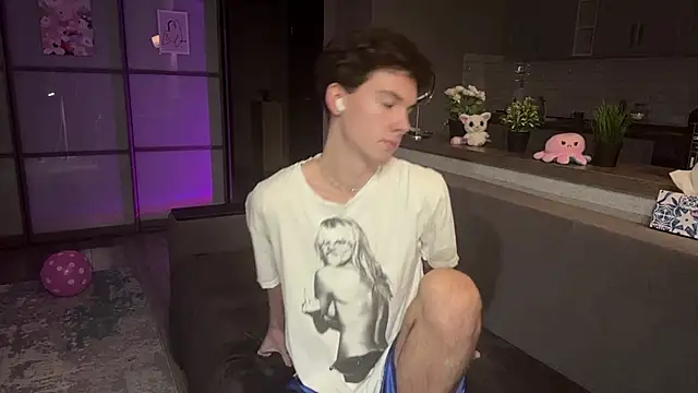 Jeremy1Scott online show from November 23, 2025, 3:39 am