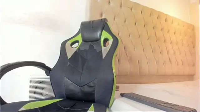 Hotblosson online show from November 27, 2025, 3:36 pm