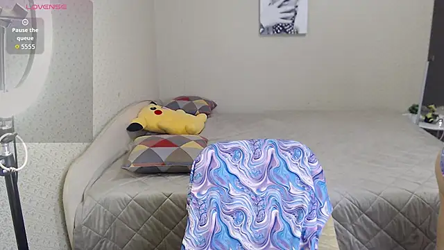 beautiful moon3 online show from April 14, 2026, 2:45 pm