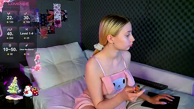 Fluffy Cloude online show from January 14, 2026, 2:28 am