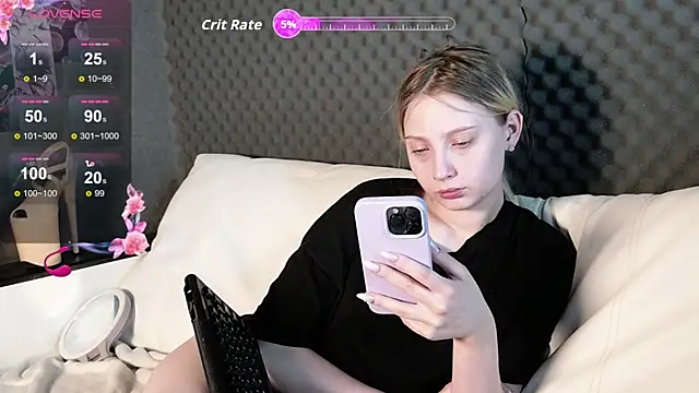 Snapshot of Fluffy_Cloude chatting on May 6, 2026, 6:30 am Fluffy Cloude online show from May 6, 2026, 6:30 am