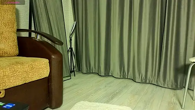 MissPompadure online show from December 19, 2025, 6:37 pm