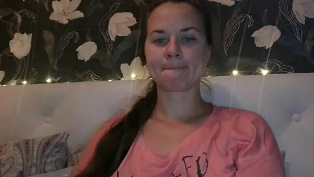 GiaaCaranggi online show from October 15, 2025, 6:41 pm