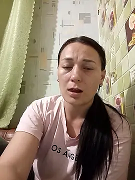 HollyDollsi online show from January 8, 2026, 9:28 pm