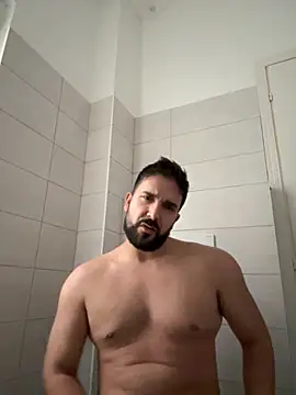 ReDiBastoni90 online show from October 18, 2025, 1:23 pm