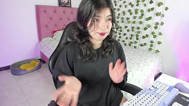 selina lovers  online show from October 19, 2025, 2:01 am