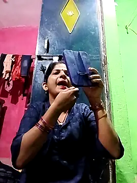 Karishma cute online show from October 20, 2025, 9:59 pm