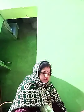 Karishma cute online show from January 9, 2026, 3:26 pm