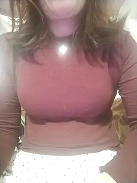 YiyinLy online show from November 28, 2025, 8:11 pm