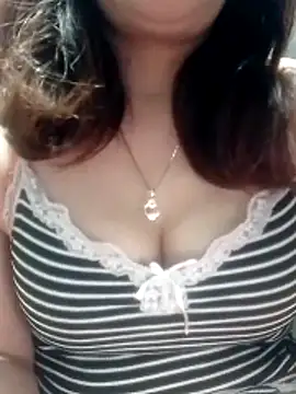 YiyinLy online show from March 11, 2026, 9:04 am