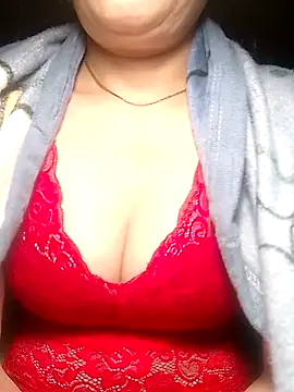 YiyinLy online show from March 11, 2026, 9:21 pm