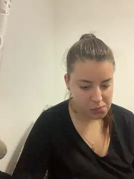 MiraCastellon online show from October 27, 2025, 12:53 pm