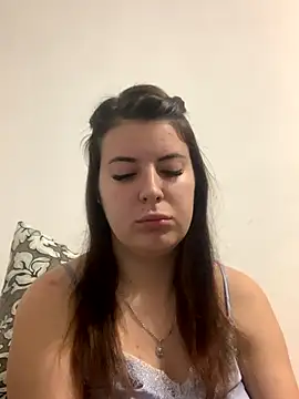 MiraCastellon online show from November 7, 2025, 11:32 am