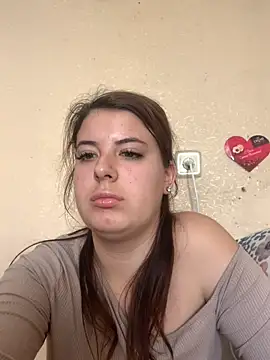 MiraCastellon online show from November 15, 2025, 11:29 am