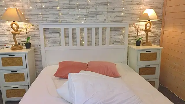 Soft Lilly online show from February 9, 2026, 6:17 am