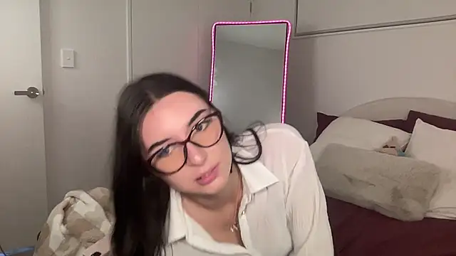 mollyy2006 online show from October 25, 2025, 1:13 am