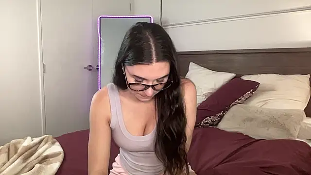 mollyy2006 online show from December 5, 2025, 12:08 am