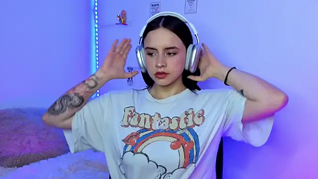 Emily Lindey online show from February 13, 2026, 1:07 pm