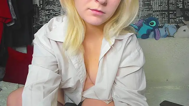 BonnyeBoom online show from November 15, 2025, 3:52 pm