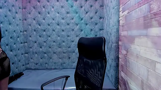 Agatha Leon  online show from February 27, 2026, 7:25 pm