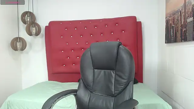 AmethystShadow17 online show from December 17, 2025, 8:04 pm