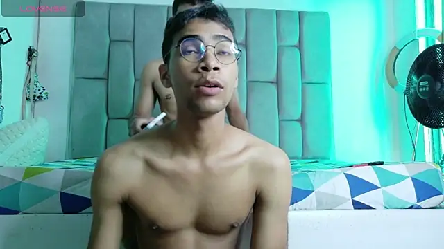 Desire4Duo online show from March 18, 2026, 2:09 pm