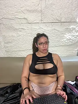 Yvonny27 online show from November 2, 2025, 1:02 pm