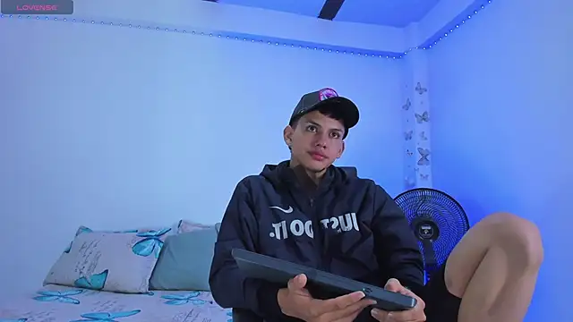 Axel Cody  online show from October 19, 2025, 11:44 am