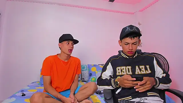 Axel Cody  online show from November 22, 2025, 7:35 pm