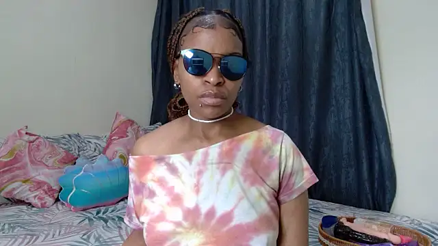 fifiqueen25 online show from March 21, 2026, 7:13 am