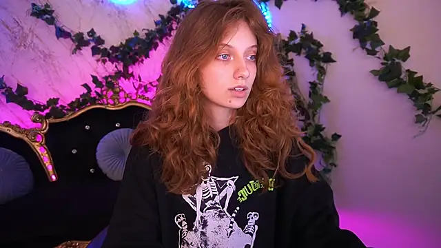 CuteeFoxy online show from November 3, 2025, 2:29 pm