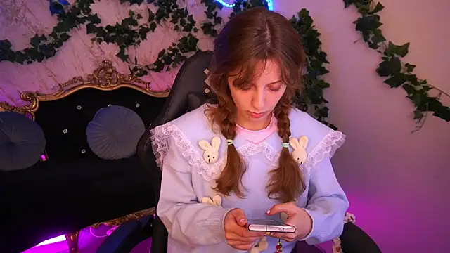 CuteeFoxy online show from November 28, 2025, 2:53 pm