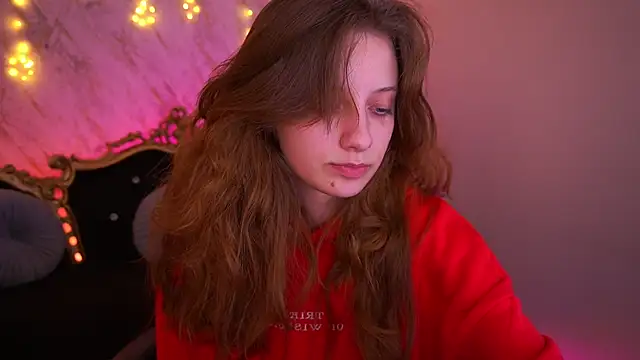 CuteeFoxy online show from January 13, 2026, 3:17 pm