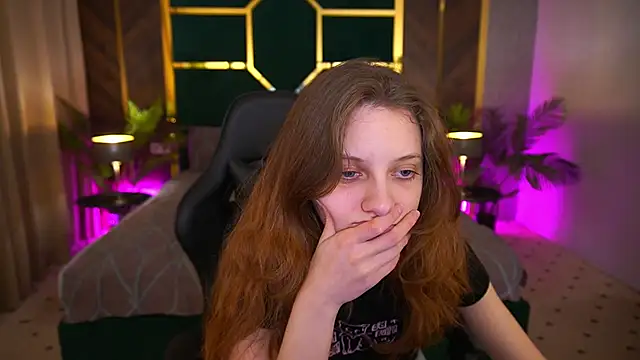 CuteeFoxy online show from March 24, 2026, 1:49 pm