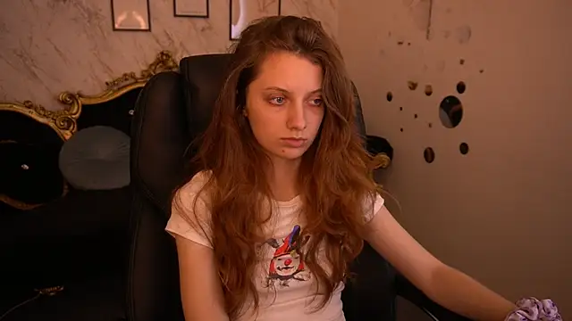 CuteeFoxy online show from June 9, 2026, 1:01 pm