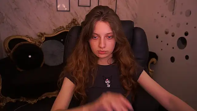 CuteeFoxy online show from June 12, 2026, 12:48 pm