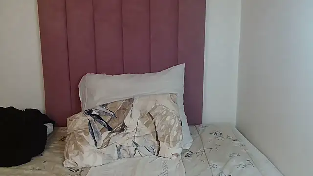 Bubbles156 online show from November 17, 2025, 2:01 pm