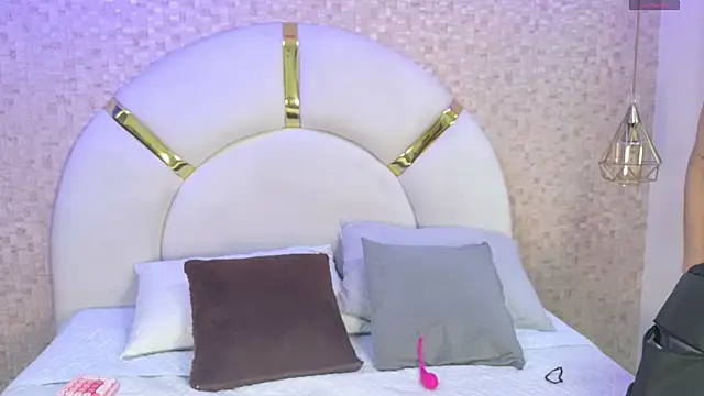 Snapshot of emmy_rose25 chatting on November 19, 2025, 11:43 am emmy rose25 online show from November 19, 2025, 11:43 am