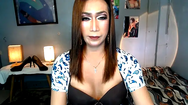 littleredbunny27 online show from March 23, 2026, 12:31 pm