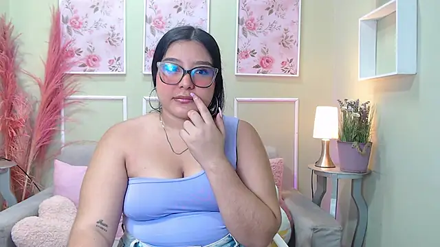 Snapshot of curvydelicios_zoe chatting on October 22, 2025, 1:22 pm curvydelicios zoe online show from October 22, 2025, 1:22 pm