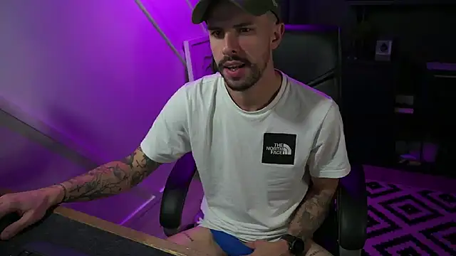 Snapshot of monsieurguitsxxx chatting on November 15, 2025, 3:52 pm monsieurguitsxxx online show from November 15, 2025, 3:52 pm