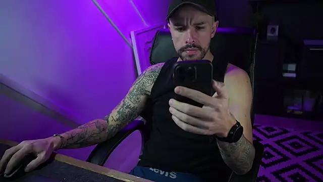 Snapshot of monsieurguitsxxx chatting on November 16, 2025, 2:11 pm monsieurguitsxxx online show from November 16, 2025, 2:11 pm