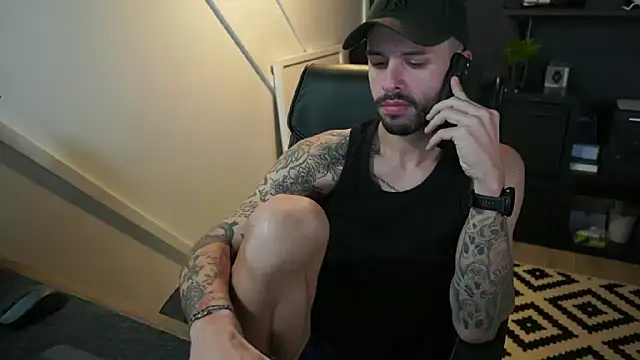 Snapshot of monsieurguitsxxx chatting on November 17, 2025, 10:32 am monsieurguitsxxx online show from November 17, 2025, 10:32 am