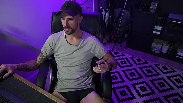 Snapshot of monsieurguitsxxx chatting on November 20, 2025, 1:11 pm monsieurguitsxxx online show from November 20, 2025, 1:11 pm