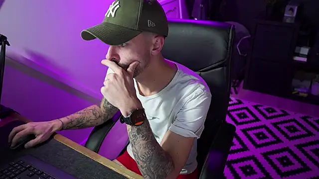 Snapshot of monsieurguitsxxx chatting on December 3, 2025, 2:26 pm monsieurguitsxxx online show from December 3, 2025, 2:26 pm