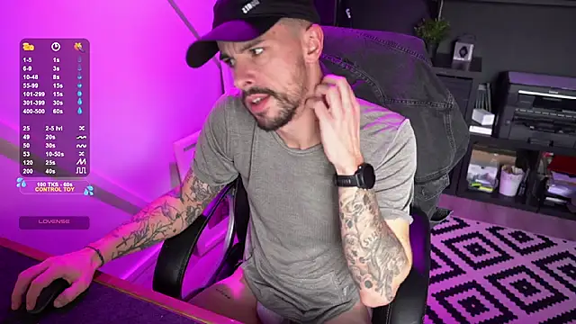 Snapshot of monsieurguitsxxx chatting on December 16, 2025, 1:27 pm monsieurguitsxxx online show from December 16, 2025, 1:27 pm