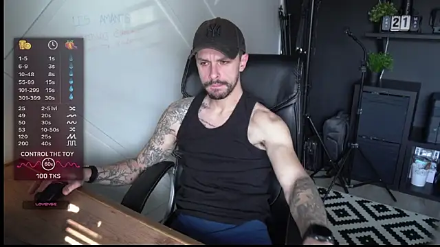 Snapshot of monsieurguitsxxx chatting on February 26, 2026, 1:32 pm monsieurguitsxxx online show from February 26, 2026, 1:32 pm