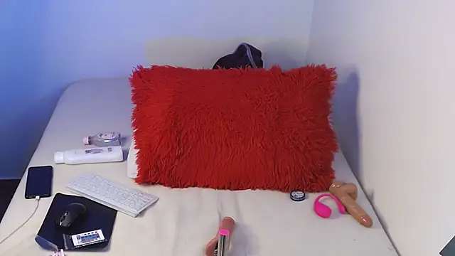 Isaa Foxx  online show from November 30, 2025, 12:53 pm