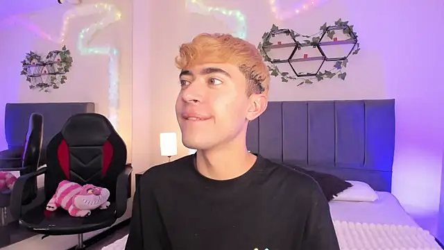 JustinCastiblanco online show from October 20, 2025, 11:32 am