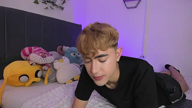 JustinCastiblanco online show from December 17, 2025, 11:27 am